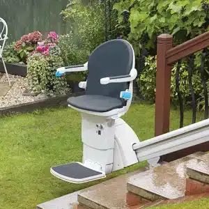 Outdoor-Treppenlift im Regen